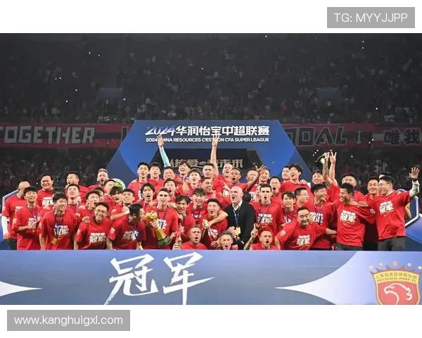 上海足球队在城市联赛积分榜上以77分稳居第一名展现强大实力