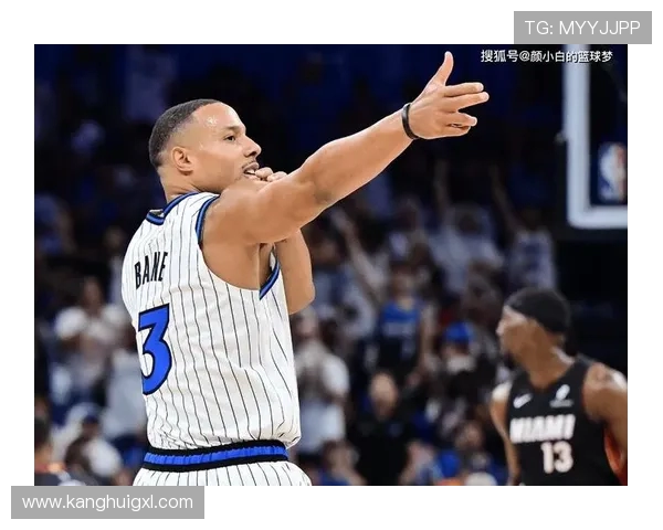 奥兰多魔术与鹈鹕激战正酣谁能在NBA赛场上笑到最后