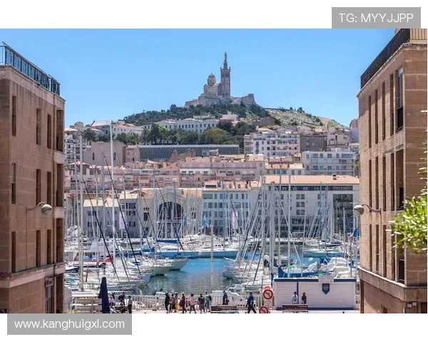 探索埃斯特旺的魅力与历史深度，揭示这座城市的独特风情与文化底蕴